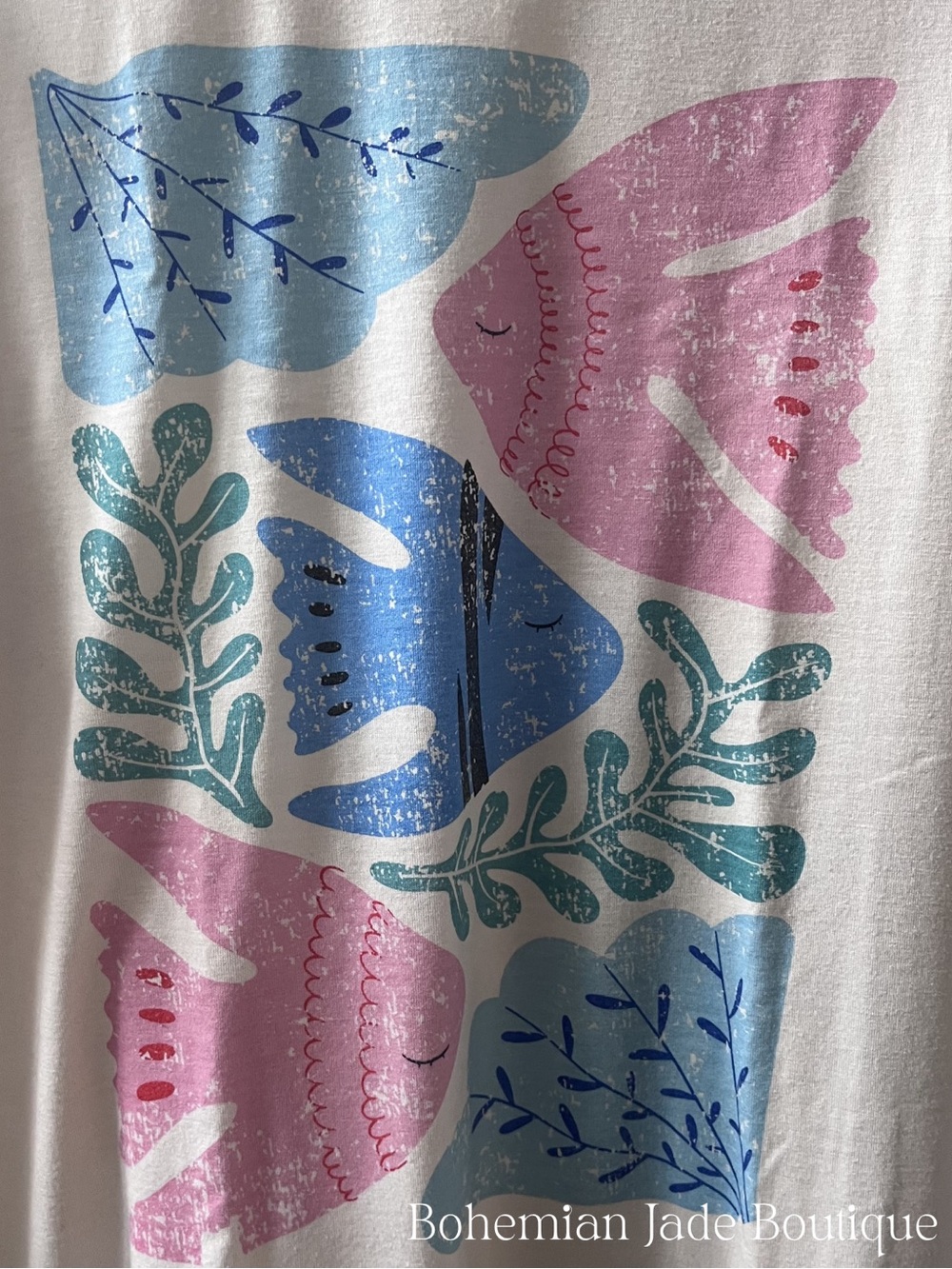 Graphic Fish Tee Women’s Medium Oversized White Coastal Beach Nautical T-Shirt - Picture 4 of 5